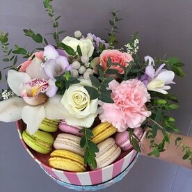 Съедобный букет с макарунами