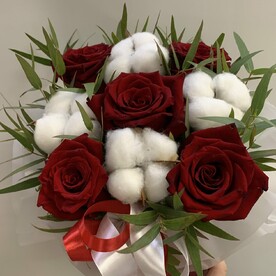 Коробка из роз и хлопка