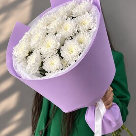 Букет из белых хризантем