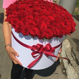Роза ред наоми, Флористическая губка, Шляпная коробка