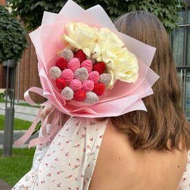 Букет из 3 французских роз и клубники в шоколаде (19 шт) florish