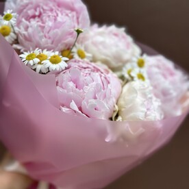 Ароматные пионы и ромашка