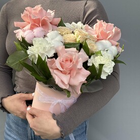 Бокс S:французские розы,диантусы,хлопок,кустовая роза