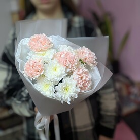 Букет из диантусов и хризантем