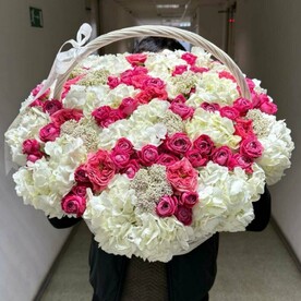 Озотамнус, Роза пионовидная, Гортензия Гидрангия, Роза кустовая, Корзина плетеная, Открытка