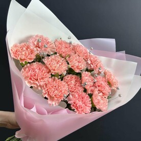 Монобукет из 15 гвоздик и серебряных коробочек льна