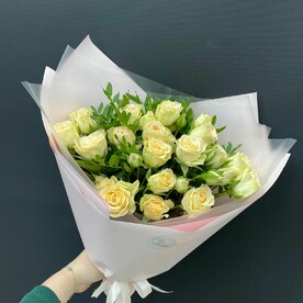 Букет из кустовых роз