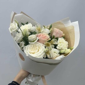 Букет-комплимент в бело-розовой гамме