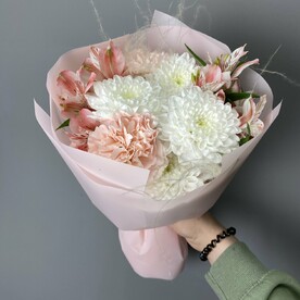 Букет-комплимент со стойкими цветами