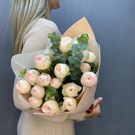 Букет из 5 пионовидных роз Мэнсфилд Парк