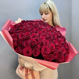 Букет 101 причина любить из 101 красной розы (70 см)