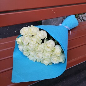 Букет из 21 белых роз