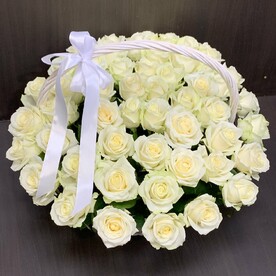 Белая роза 51 в корзине