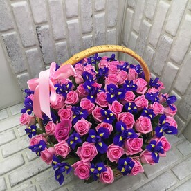 Роза кустовая, Ирис, Флористическая губка, Корзина