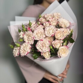 Букет кустовых роз