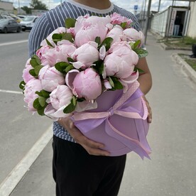 Пион сара бернард, Зелень, Флористическая губка, Шляпная коробка