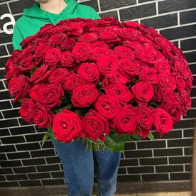 Букет из 101 красной розы Ред Наоми
