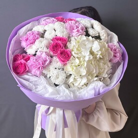 Роза кустовая, Гортензия, Хризантема сантини, Диантус, Дизайнерская упаковка