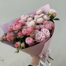 Пионовидные розы в стильном букете