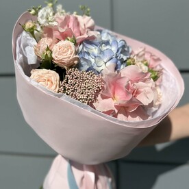 Роза французская, Роза пионовидная кустовая, Озотамнус, Гортензия, Маттиола белая, Тишью, Фоамиран