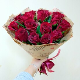 Букет красных роз 19 шт
