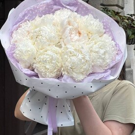 Букет из белых пионов "Аромат нежности"