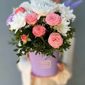 Цветы в коробке "Для неё 🌸" (роза, хризантема)