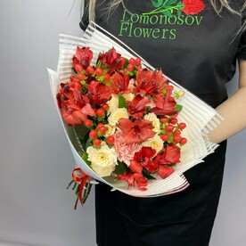Авторский букет из кустовых роз