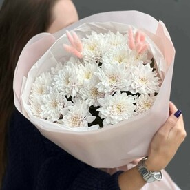 Букет из кустовой хризантемы с лагурусом
