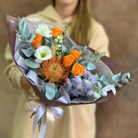Эвкалипт, Колосья, Роза кустовая, Писташ, Леукаспермум, Дельфиниум, Лизиантус Эустома, Ягоды белые, Тишью, Бумага