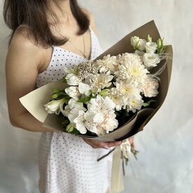 Гвоздика одноголовая, Альстромерия, Писташ, Хризантема кустовая, Озотамнус, Лизиантус Эустома, Бумага
