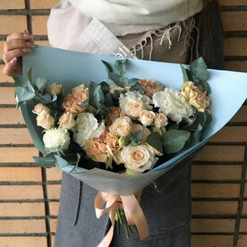 Роза кустовая, Гвоздика, Писташ, Лизиантус Эустома, Эвкалипт, Бумага