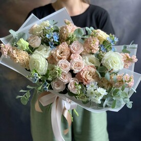 Роза кустовая, Эвкалипт, Маттиола, Лизиантус Эустома, Оксипеталум, Озотамнус, Астранция, Бумага
