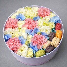 Лизиантус Эустома, Гортензия, Роза кустовая, Диантус, Сладости, Коробка