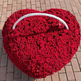 Корзина из 551 розы