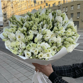 Букет из 19 Белых Эустом