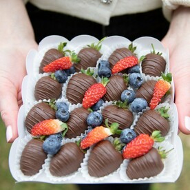 Клубника в шоколаде Classic Chocolate со свежими ягодами 12-16шт
