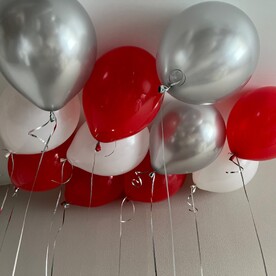 Воздушные шары под потолок - красный, серебро и белый