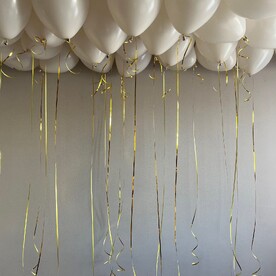 Воздушные шарики под потолок на золотых лентах ✨ Кремовые шарики 🎈