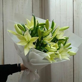 Букет из белых лилий 7 шт