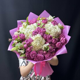 Роза пионовидная кустовая Мисти Баблс, Альстромерия, Гортензия, Упаковка