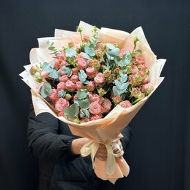 Роза кустовая, Эвкалипт бэби блу, Авторская упаковка