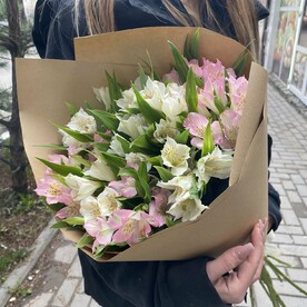 Букет Альстромерий