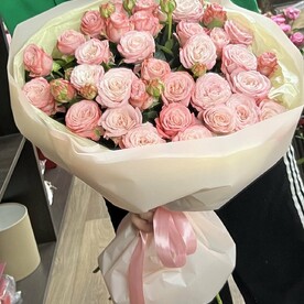 Букет из кустовых роз