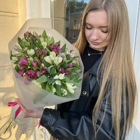 Букет из 15 альстромерий