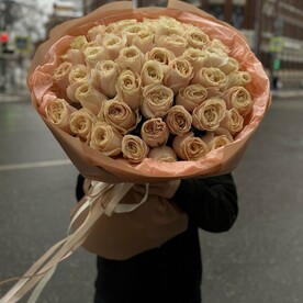 51 пионовидная роза