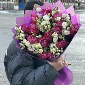 Букет из эквадорских роз и эустом