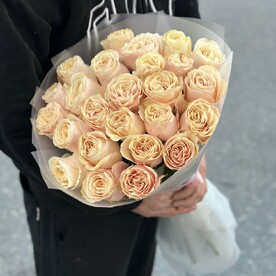 25 пионовидных роз