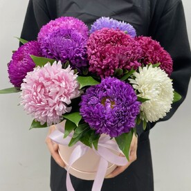 Рускус шт, Астры шт, Шляпная коробка шт, Оазис шт, шт