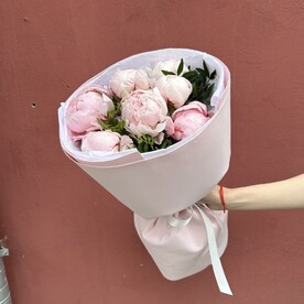 Букет розовых пионов